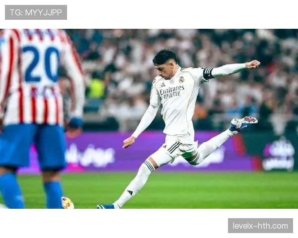 巴尔韦德头球建功,助球队斩获关键胜利 巴尔韦德头球建功,助球队斩获关键胜利