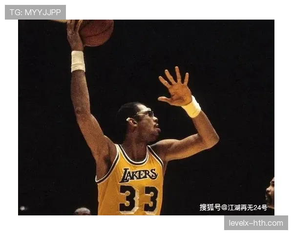 摩西·马龙篮下强攻效率提升显著，内线对抗胜过同期5大中锋